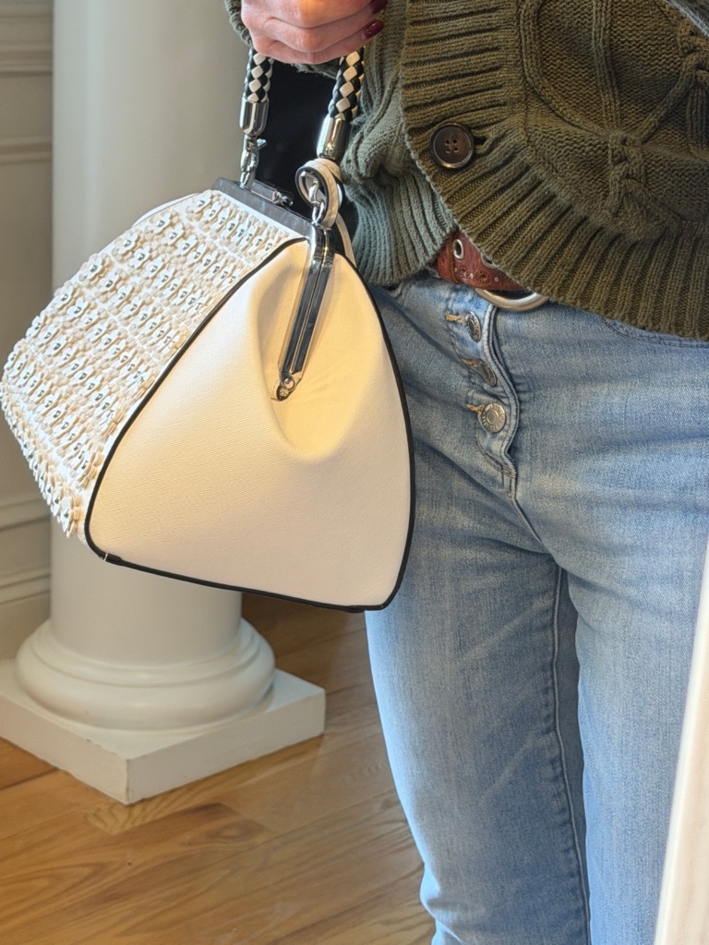 Catherine Malandrino Coquette Floral Appliqué Satchel Ivory/Tan (VGUC) - Picture 5 of 17